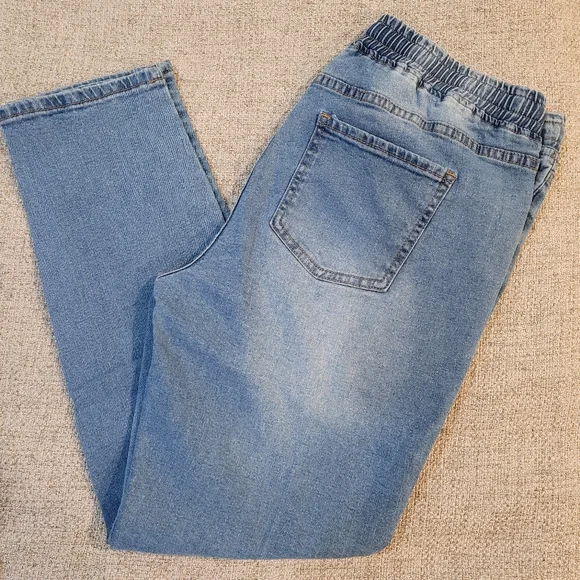 Distressed jeans - Picture 2 of 2